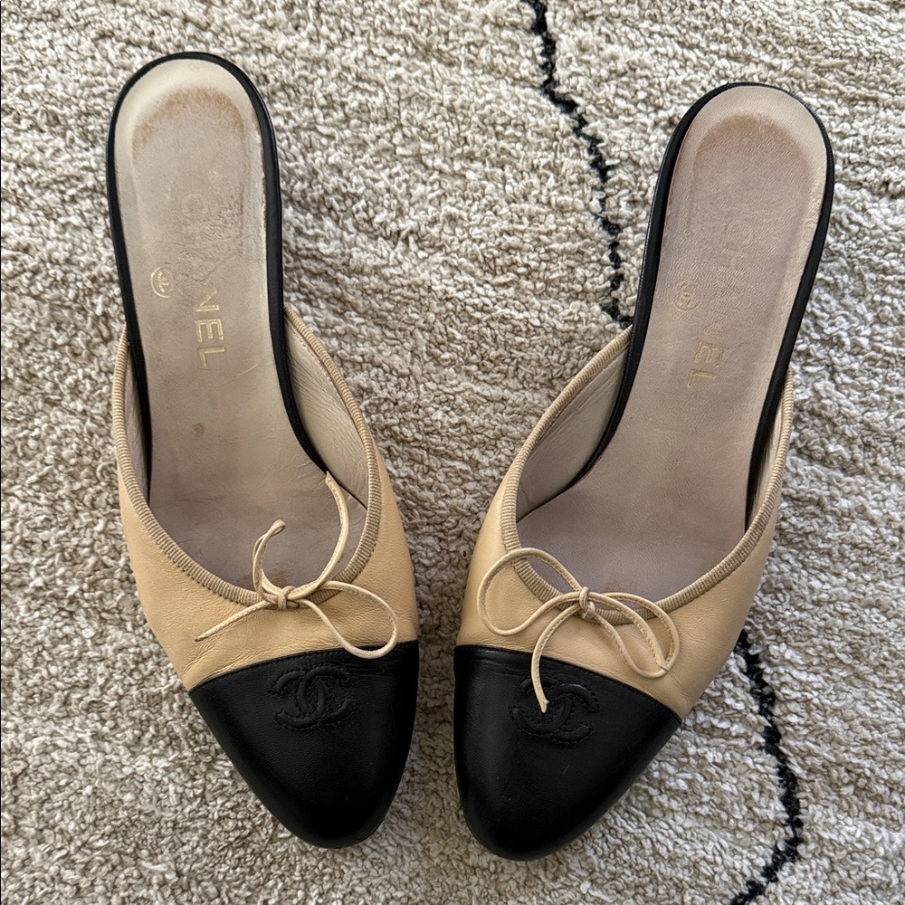 Vintage CHANEL Beige and Black Cap-Toe Bow Slip-On Mules